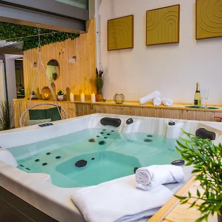 Hébergement de vacances Casino Whirlpool-sauna-kino-indoor Basketball